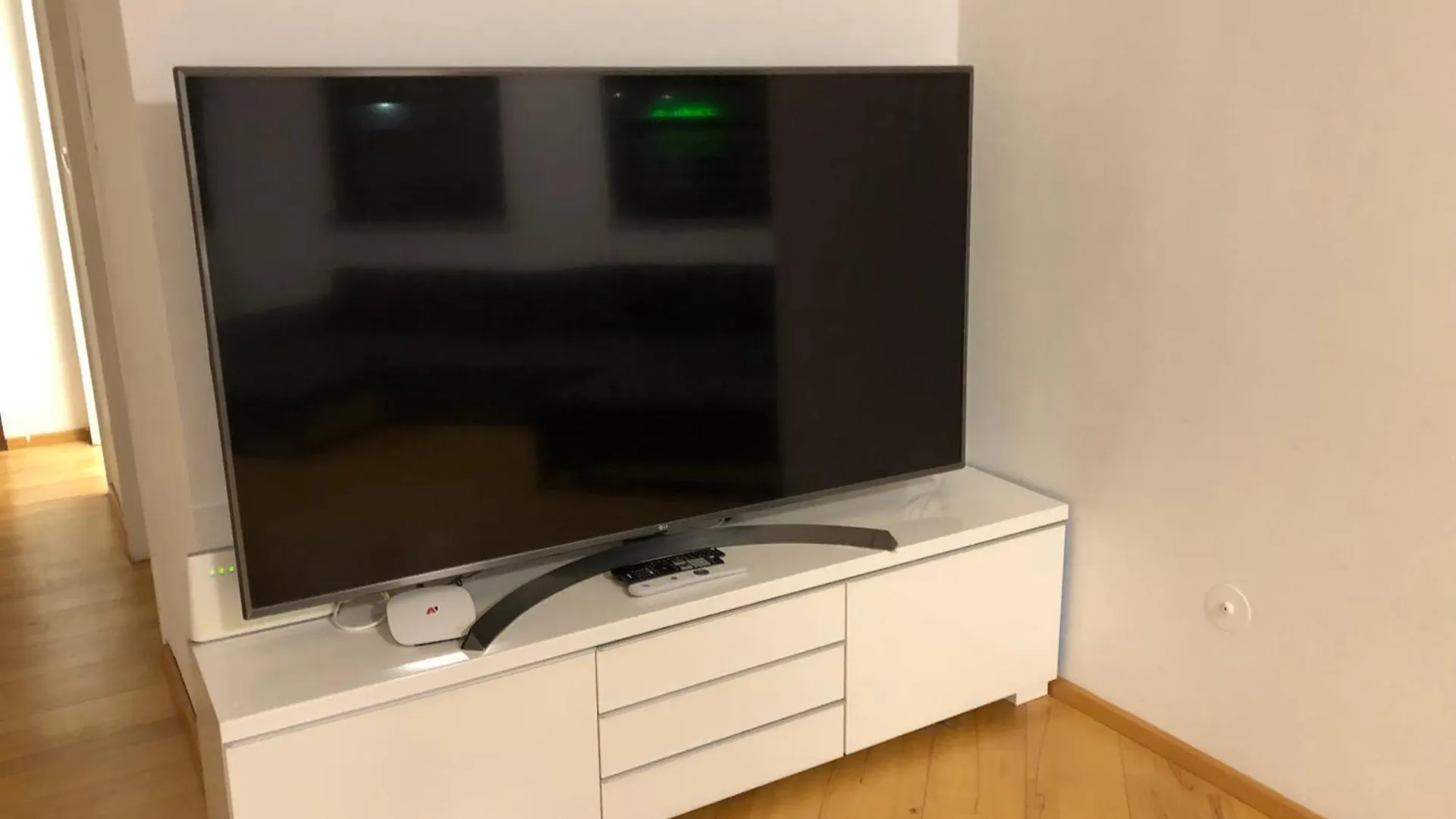 Charmante 2-Zimmer 1 Wohnzimmer Im Zentrum Von Innsbruck, Wifi Austria