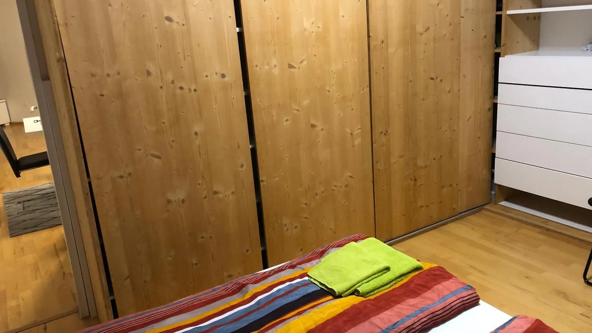 Charmante 2-Zimmer 1 Wohnzimmer Im Zentrum Von Innsbruck, Wifi Apartment